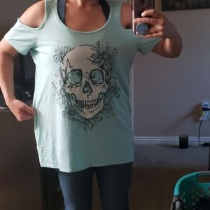 Off the shoulder Skull and flowers top. Size XL